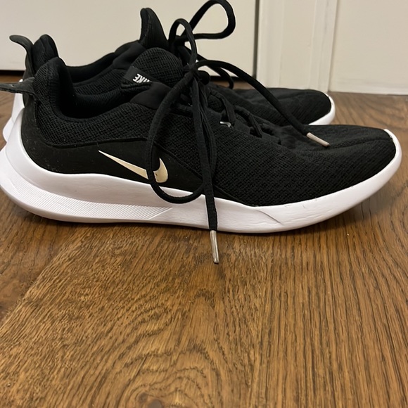 Black and white Nike Viale running shoes - Picture 3 of 4